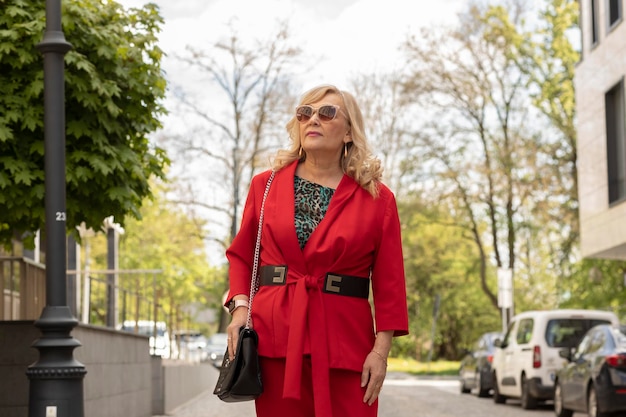 Wardrobe Makeover Tips for Sydney Women: Less Clutter, More Outfits